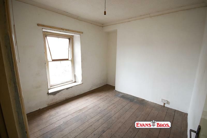 FRONT DOUBLE BEDROOM 1
