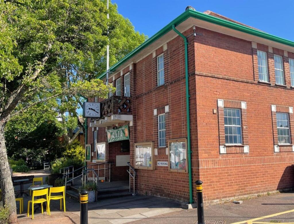 Matthews Hall 400yds