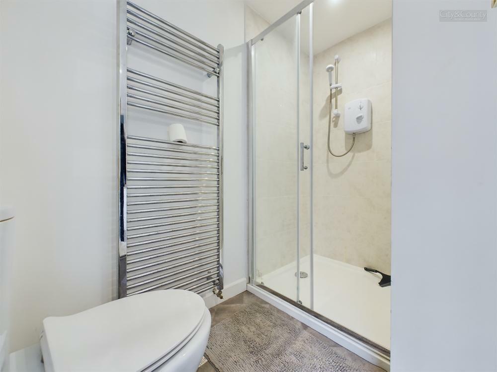 En-Suite To Master Bedroom