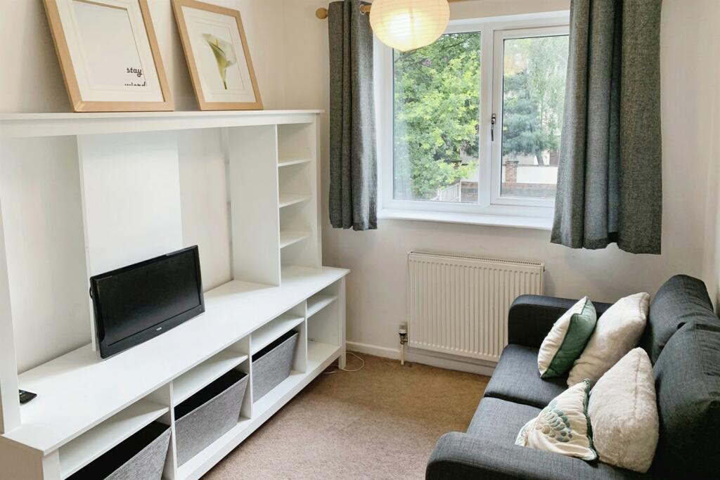 Lounge/TV Room