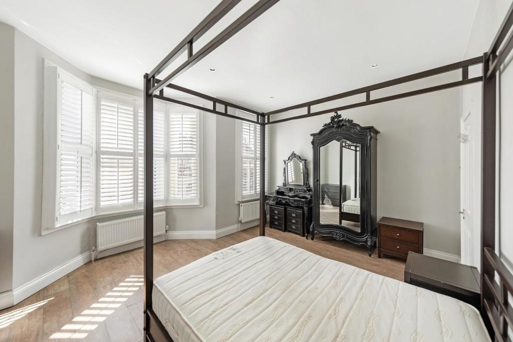 Bedroom (7).jpg