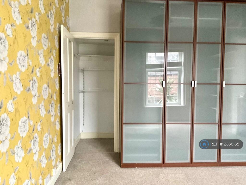 Double Bedroom With Walk-In Storage Cupboard