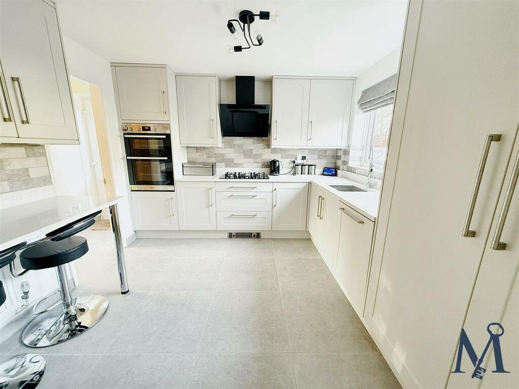 Kitchen / Breakfast Room