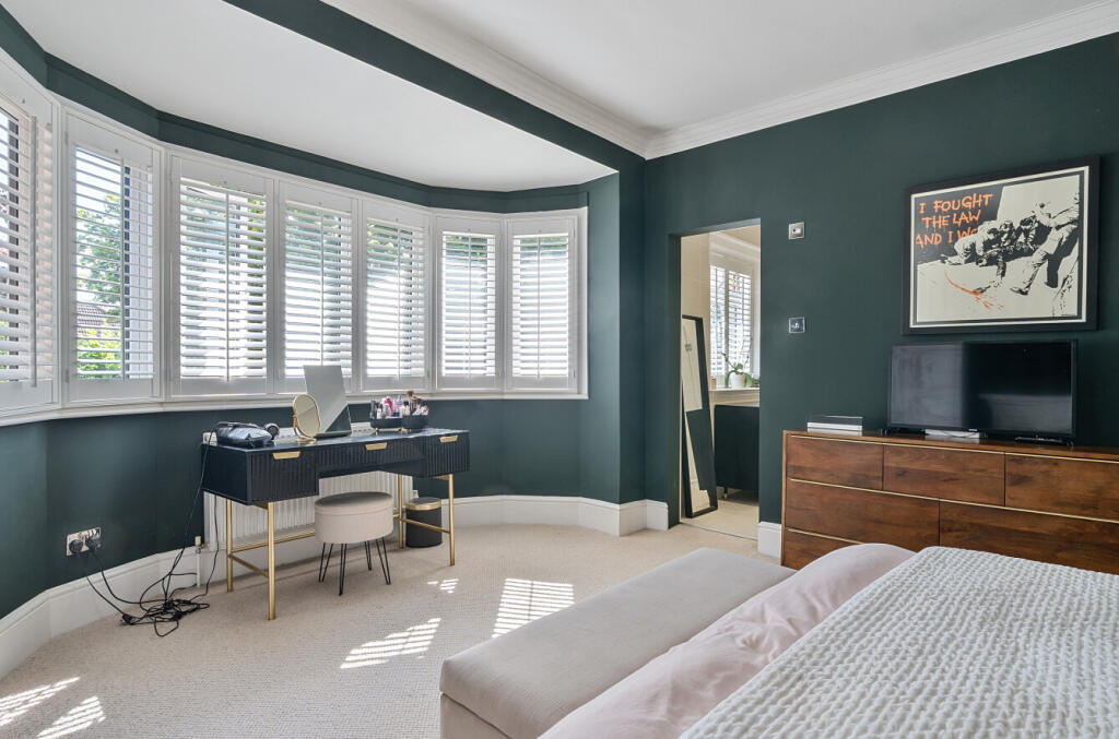 1316626-6-686cf8a...