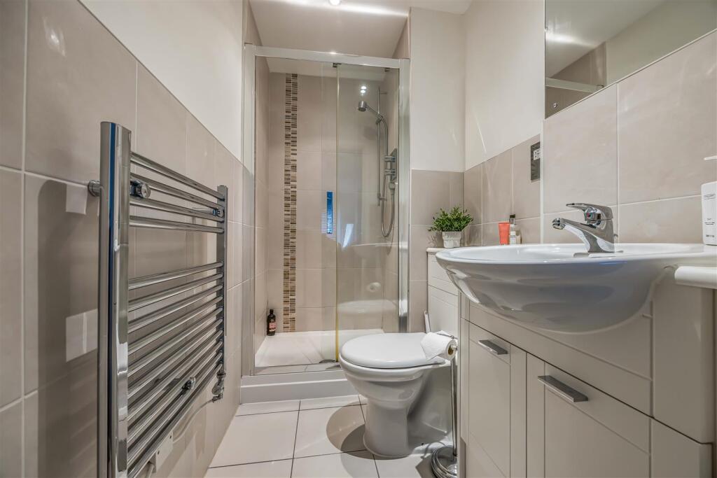 16 Seagers Court, Old Portsmouth-Small-PorticoMark