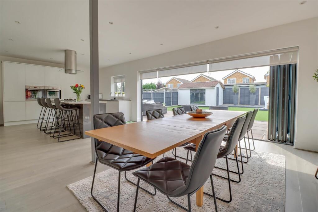 133 LONDON ROAD INSIDE-32.jpg