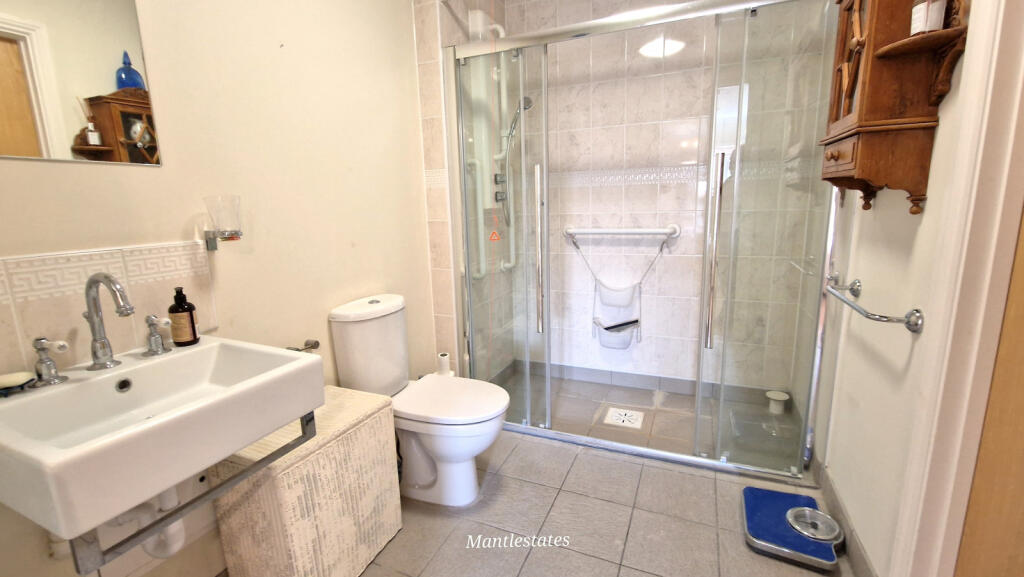 SHOWER ROOM