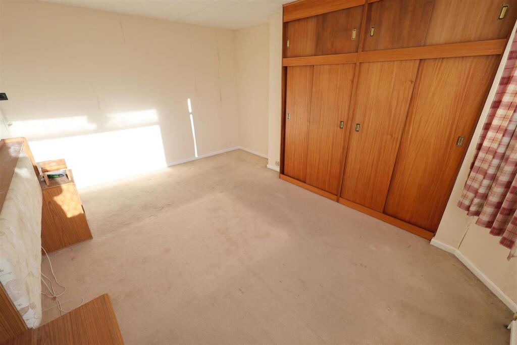 QR Bedroom 1ii.JPG
