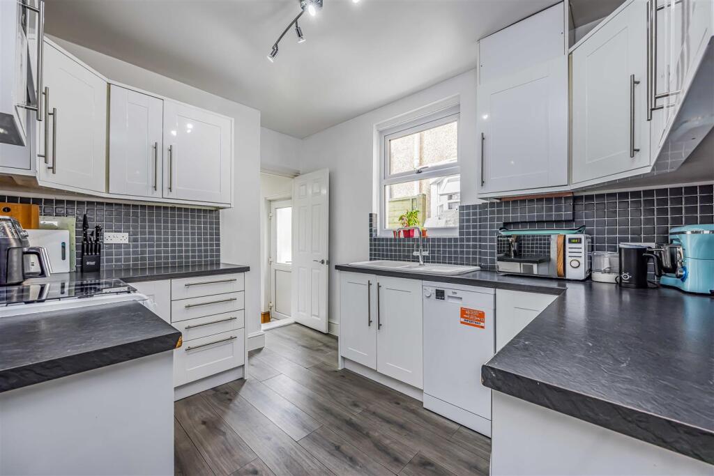 62 Pitcroft Road, Portsmouth-Small-PorticoMarketin