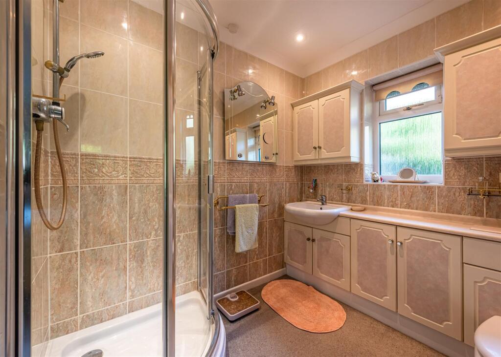 78c Wrottesley Road-bed1 ensuite.jpg