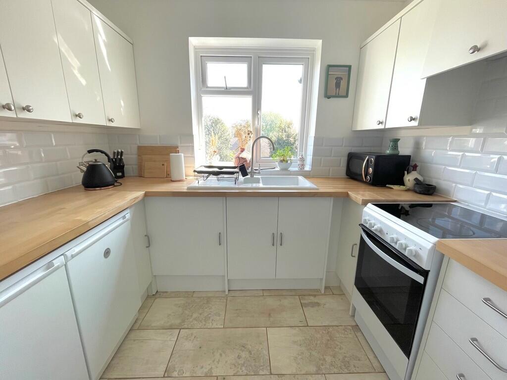 5 Ffynches Lodge ...