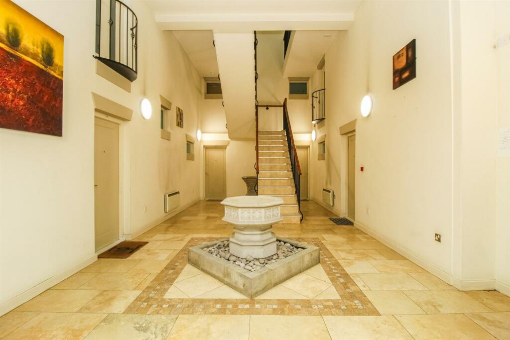ENTRANCE HALL