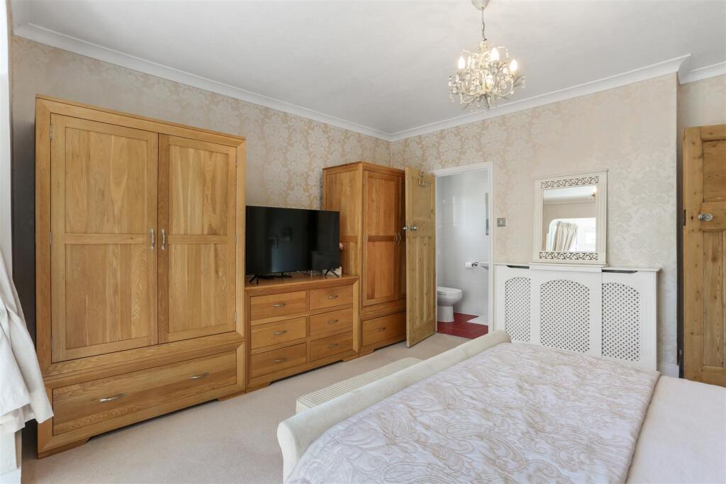 630631790 - 195 Woodcote Road, SM6 6.jpg