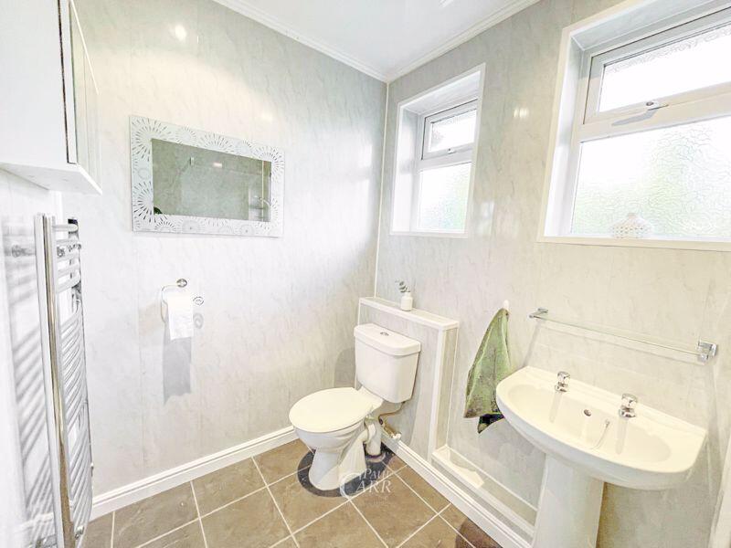 Family Bathroom - 2