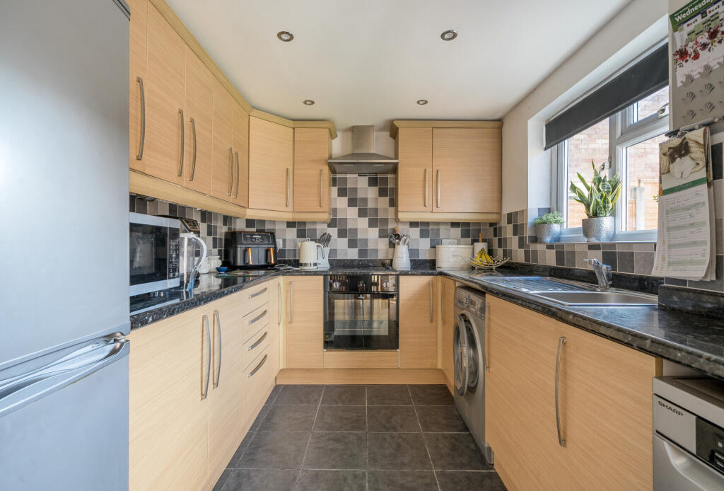 1359452-7-68dba87...