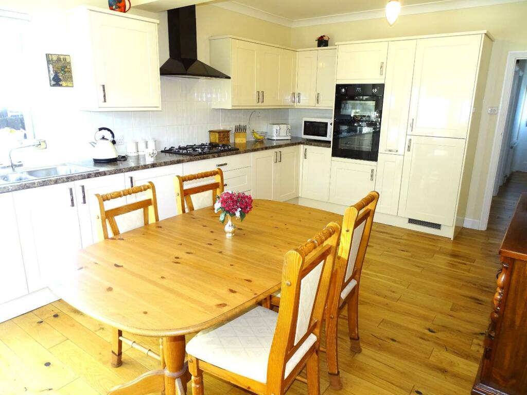 KITCHEN/BREAKFAST ROOM (refitted in 2016)