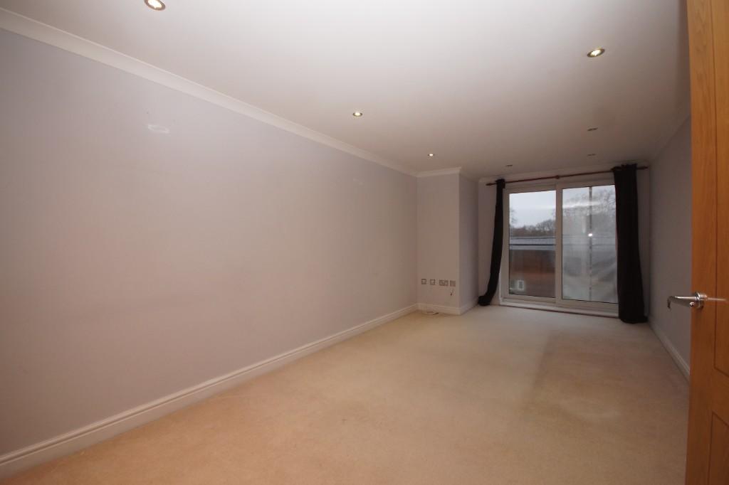 17 Lakelands Court