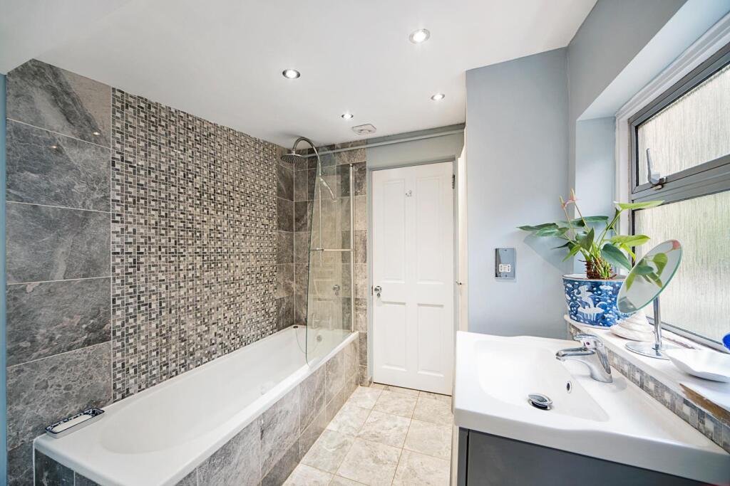 Bathroom combined W.C