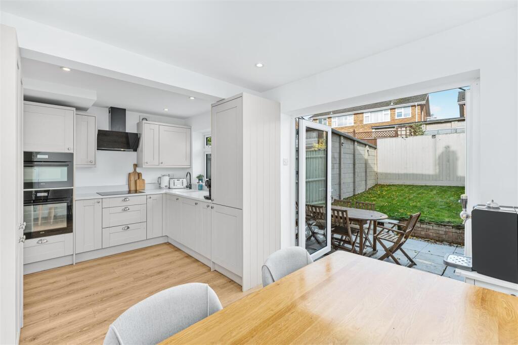 22 Austin Drive, Banbury-14.jpg