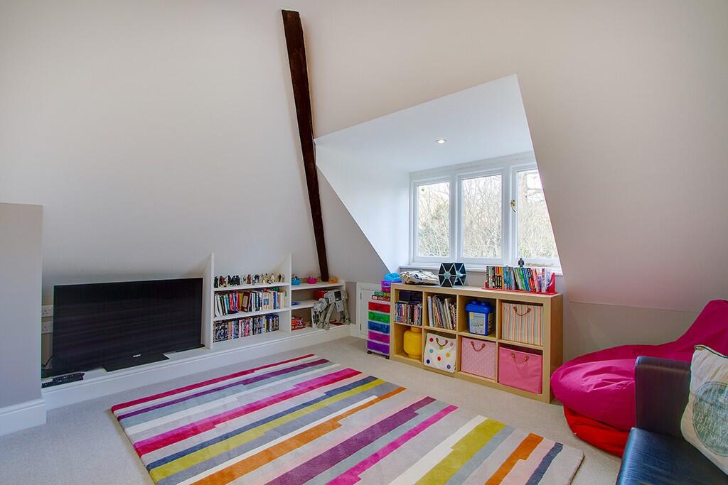 Playroom/bed 8