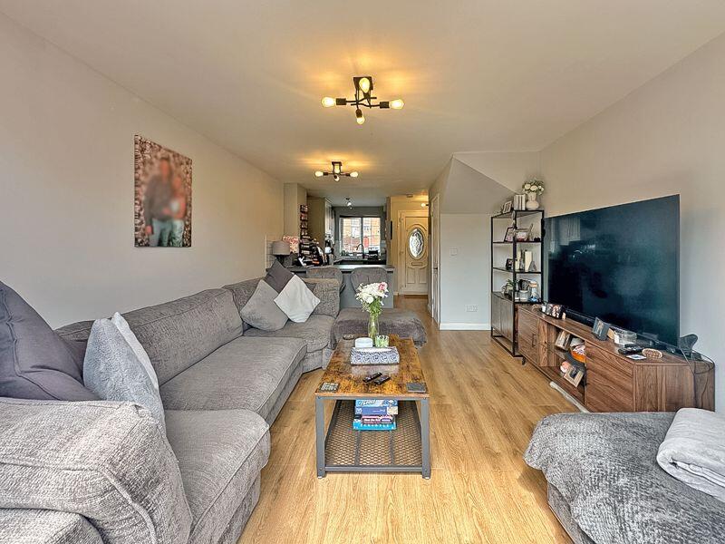 OPEN PLAN LOUNGE/KITCHEN