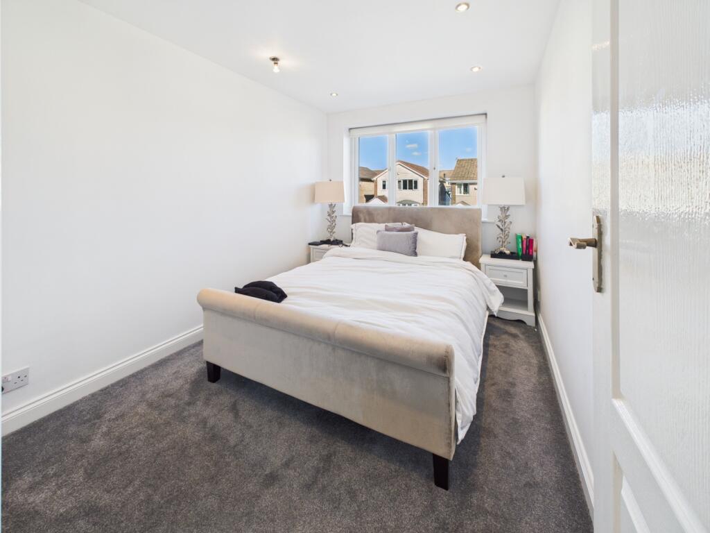 CAM02093G0-PR0058-STILL009