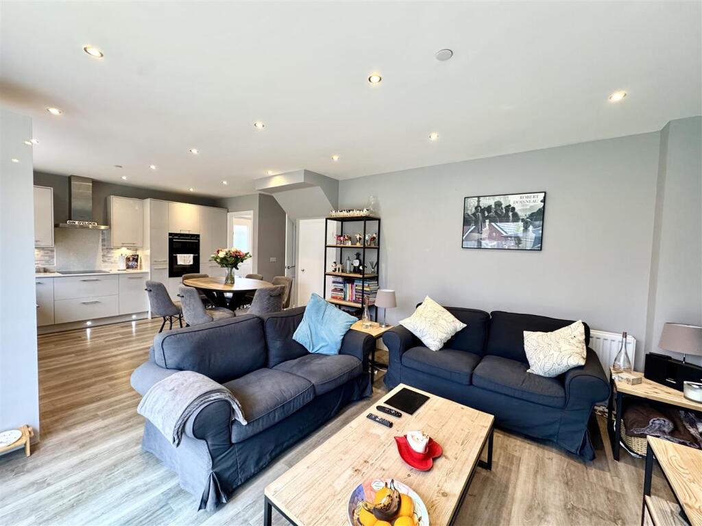 KITCHEN/DINING/FAMILY ROOM