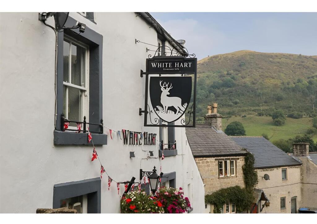 White Hart Pub.jpg