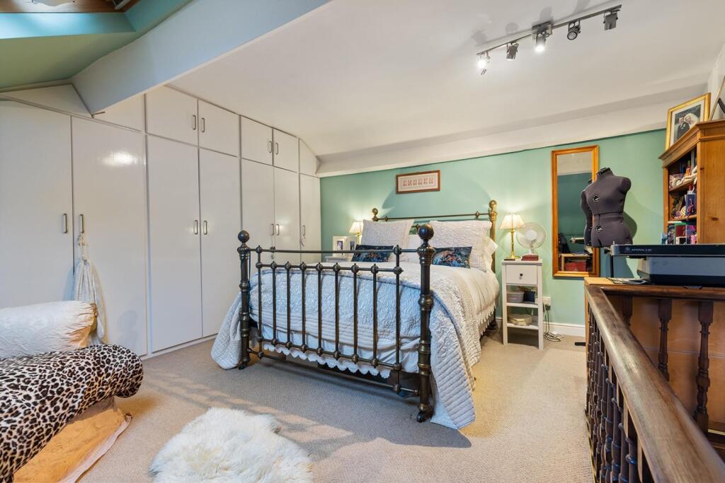 29 Victoria Crescent, Barnsley 30_297.jpg