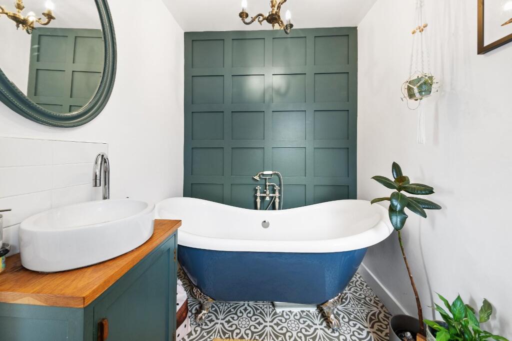 1.19 - bathroom.jpg