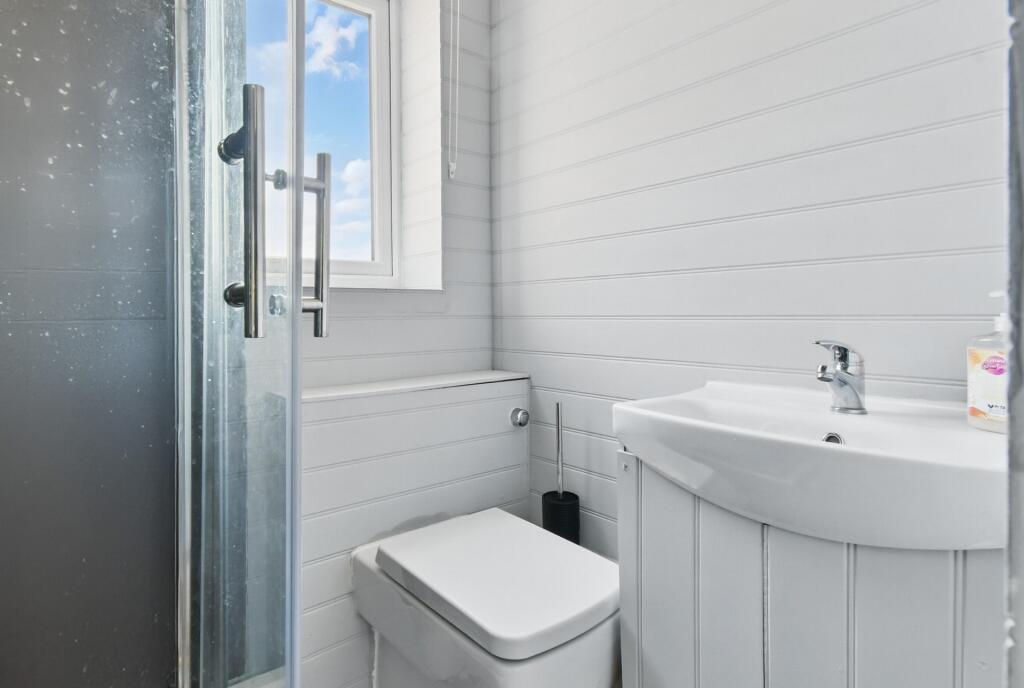 En-suite to Bedroom 2