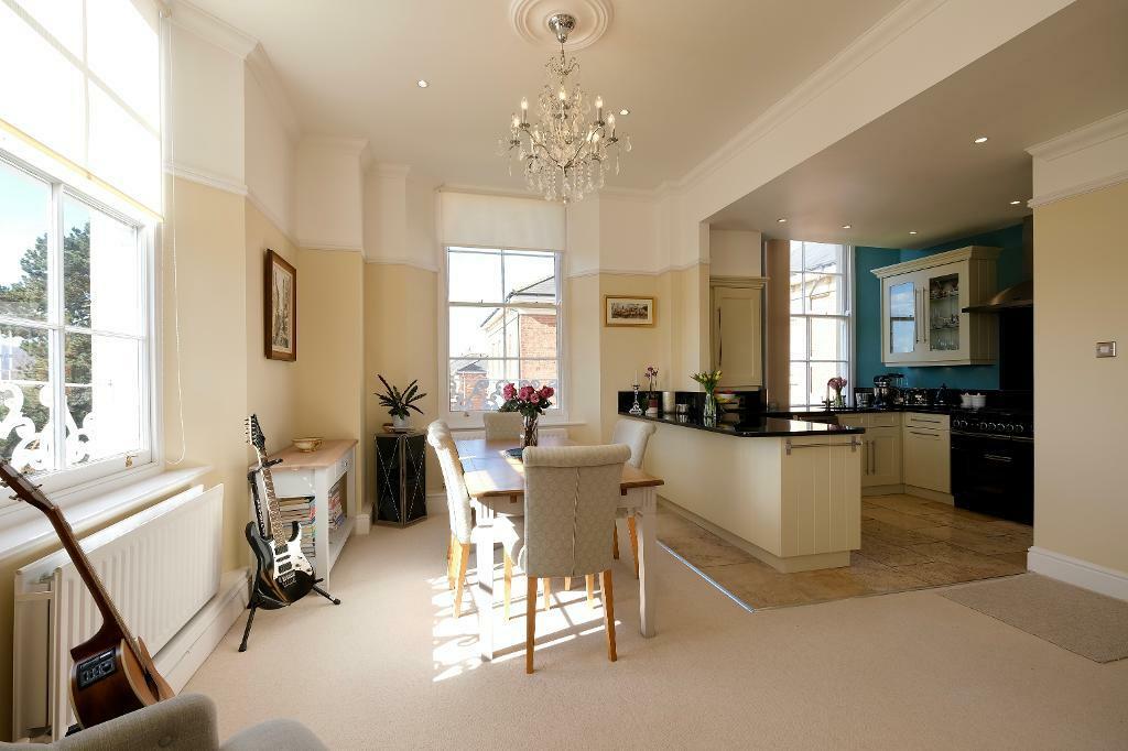 Dining area/kitchen