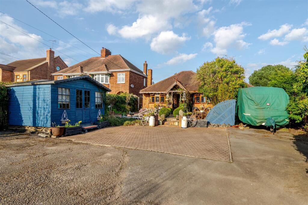 13 Carts Lane, Grendon