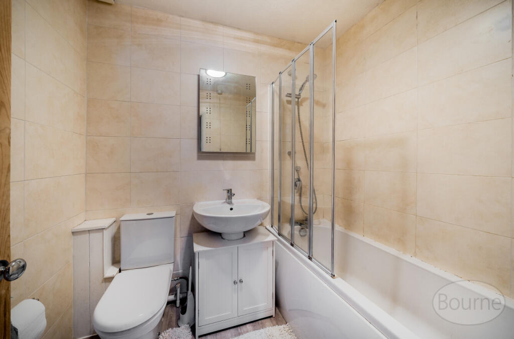 ee7bb4b4-3775-495...