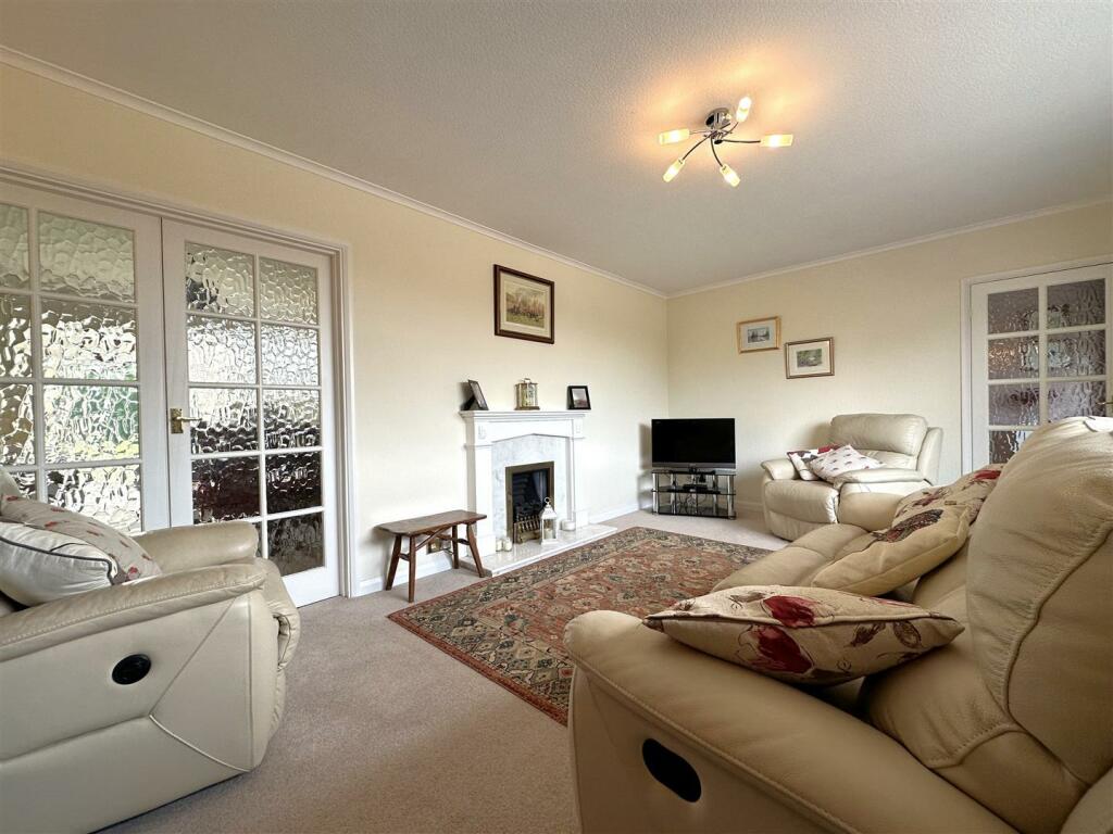 Large Living Room 003