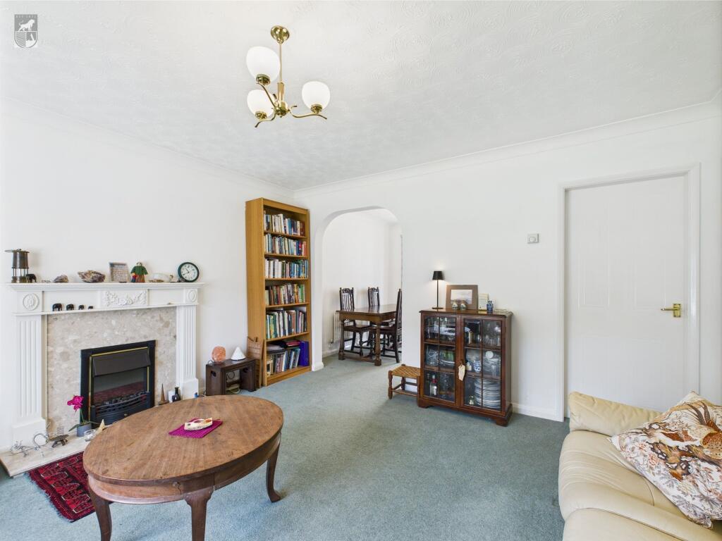 Open plan lounge/dining room