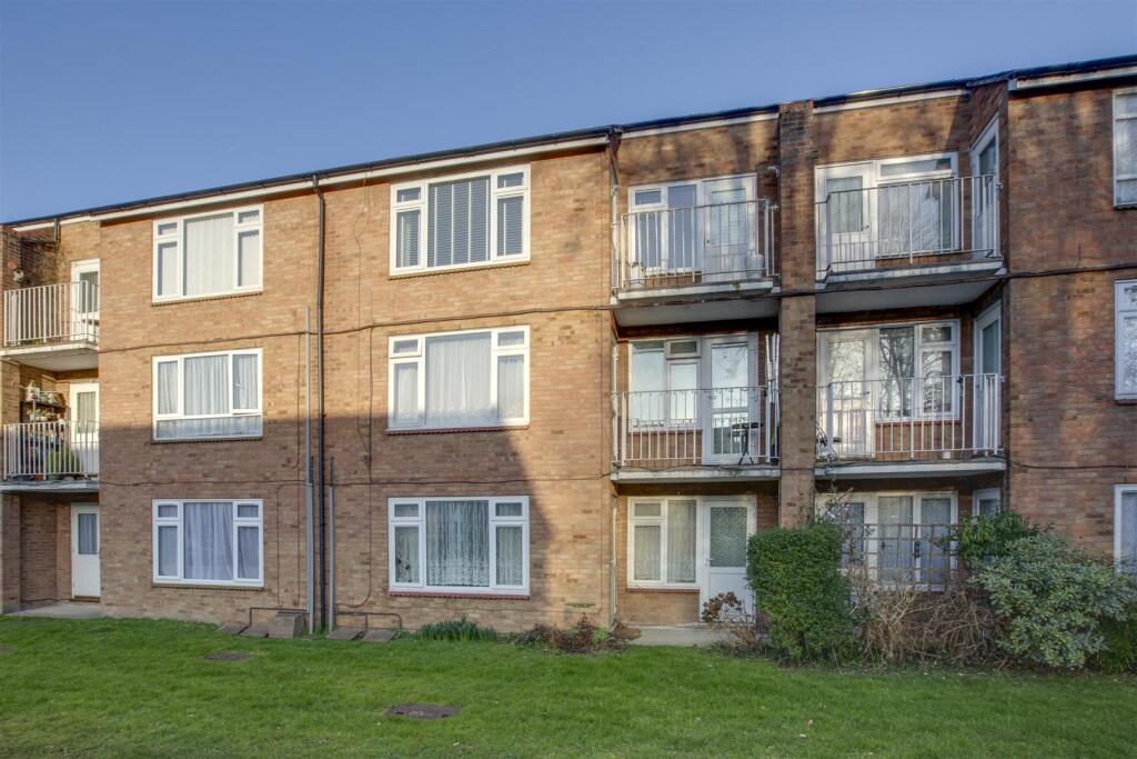 Flat 4, Seven Acre house, Queensmead Road, HP10 9X