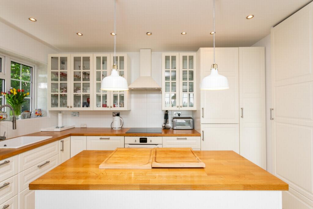 Kitchen/dining/living