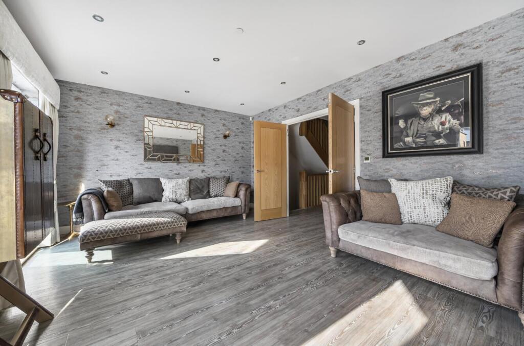 1357526-13-68cd284d47dab-ARW .jpg