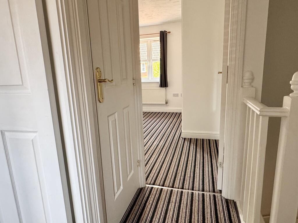 Looking To Bedroo...