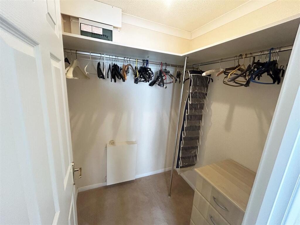 WALK IN WARDROBE