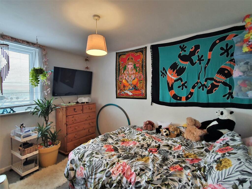 Flat 5, Bedroom 1
