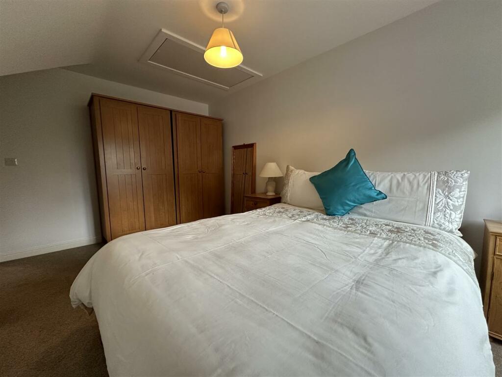 BEDROOM 2