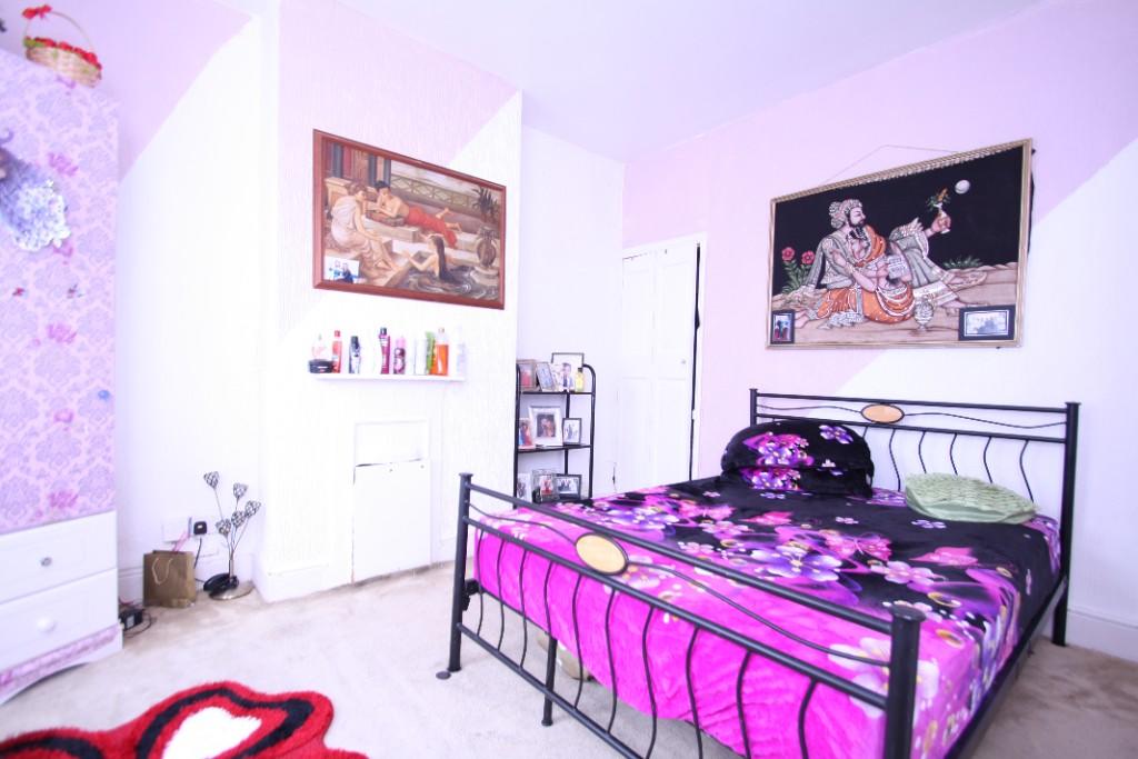 Middle Bedroom