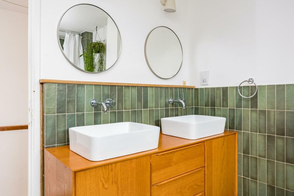 Queen Alexandra Avenue, 10-6.JPG