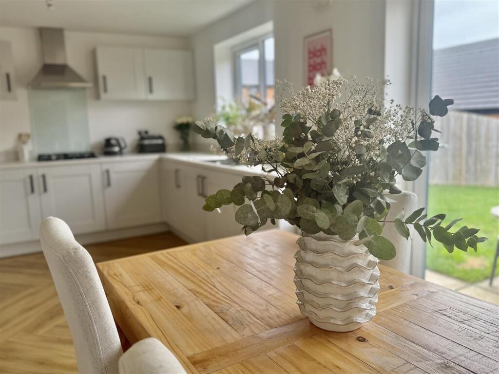 KITCHEN &amp; DINING AREA