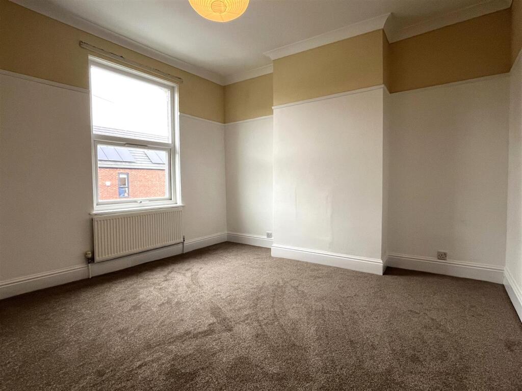 Bedroom 1 (2).JPG