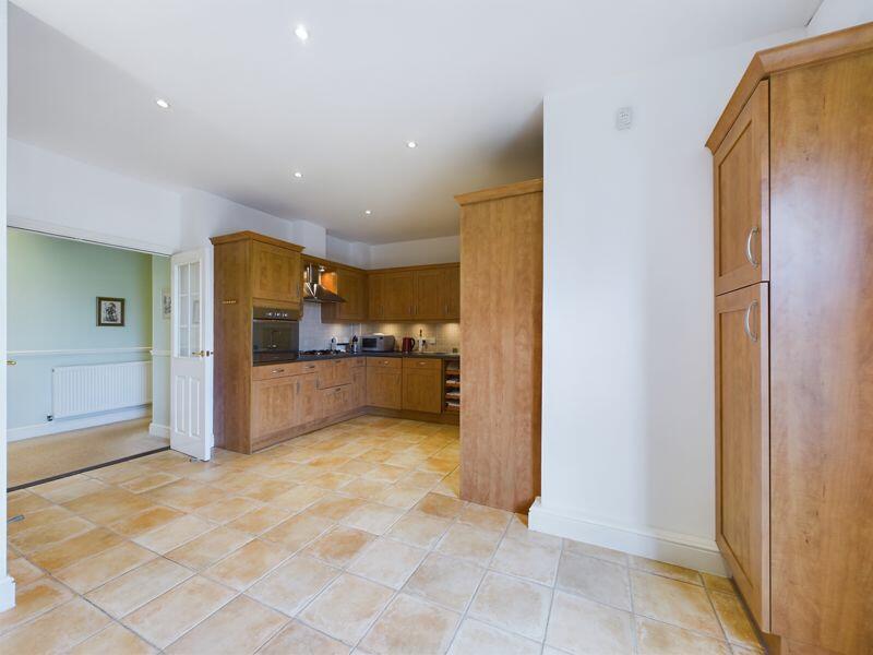 KITCHEN / BREAKFAST ROOM