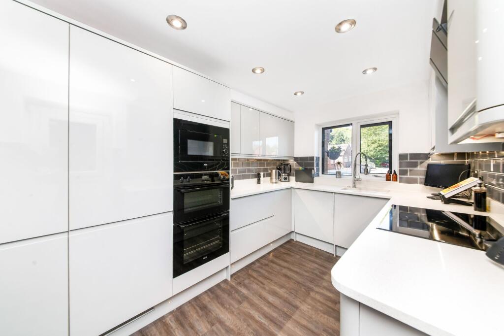 OPEN-PLAN DINING KITCHEN AND LIVING ROOM cont.