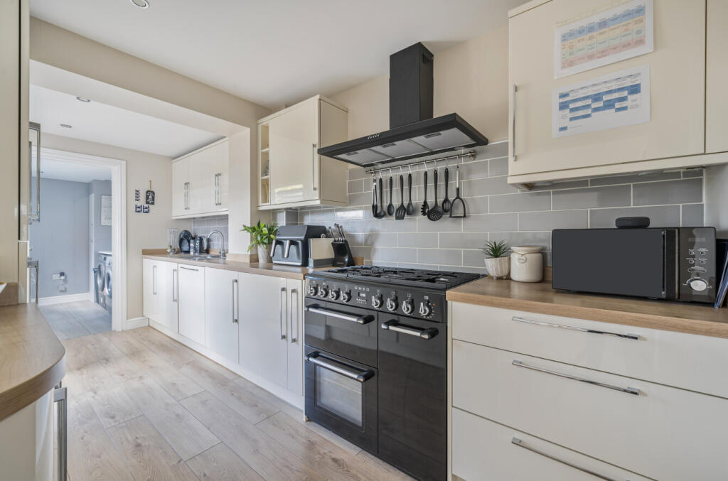 13268974687789e98562barw